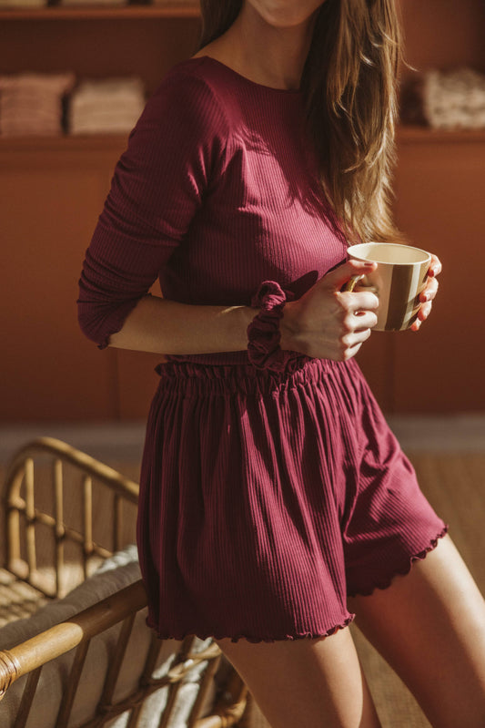 Modal flowy ribbed ruffle shorts / Burgundy